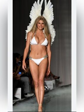 NWT beach bunny Bikini Set “roped up” extremely rare size XL/L & condition